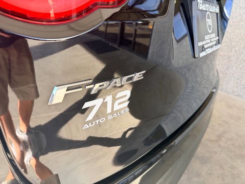 Used 2018 Jaguar F-PACE Premium image 37