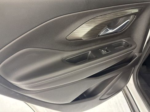 Used 2024 GMC Terrain SLT image 23