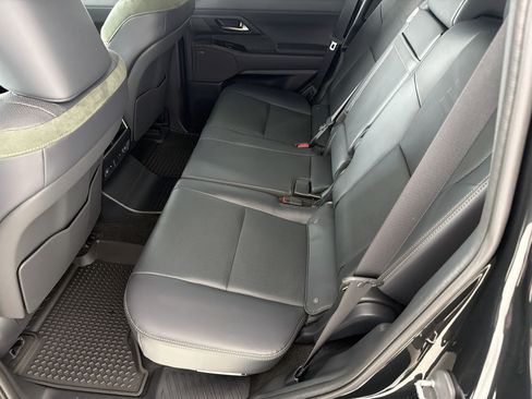 Used 2025 Lexus GX 550 w/ Accessory Package (CT) AWD/4WD image 15