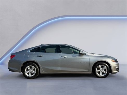 Used 2024 Chevrolet Malibu LT image 4
