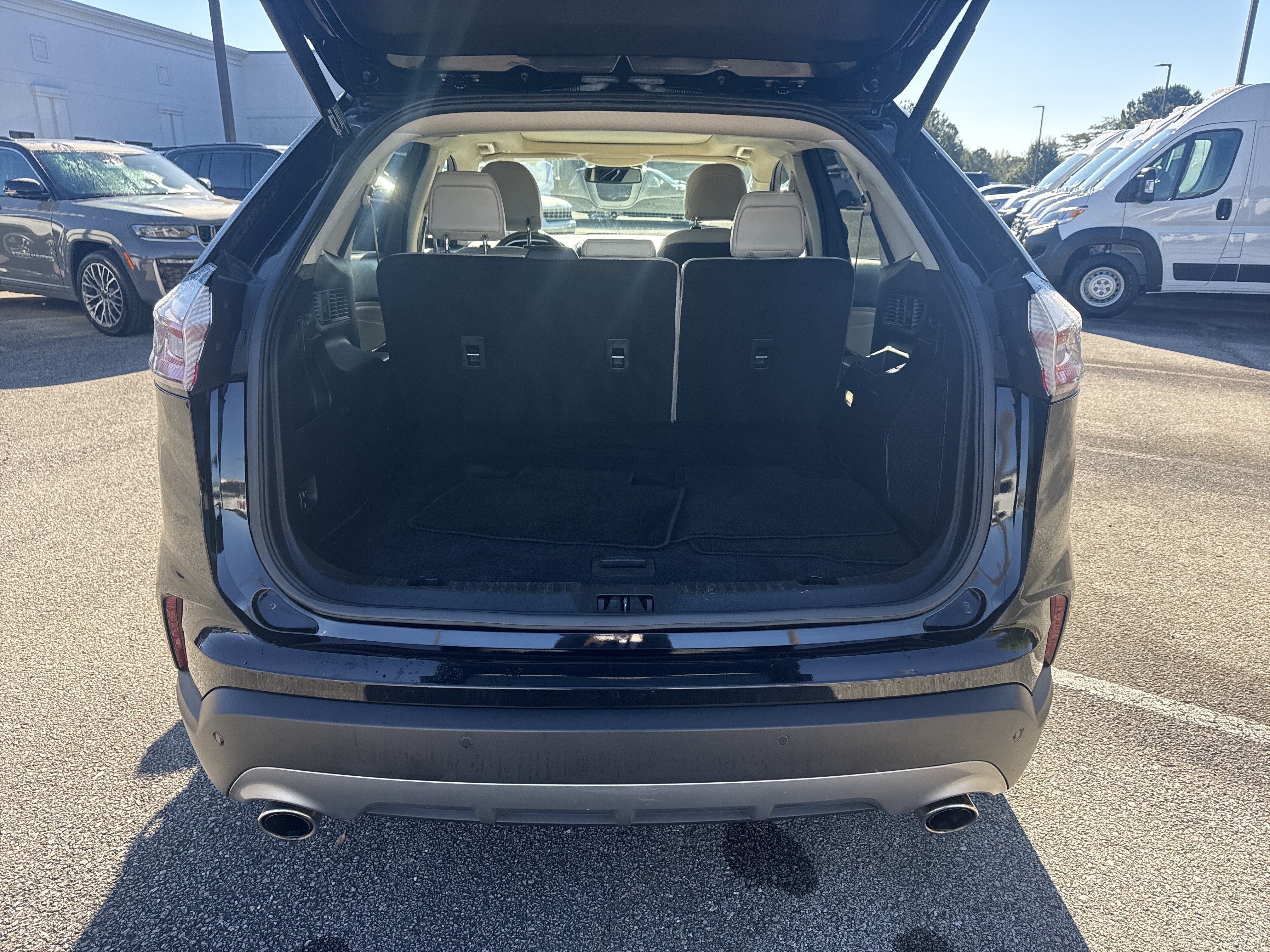 Used 2019 Ford Edge Titanium FWD image 18