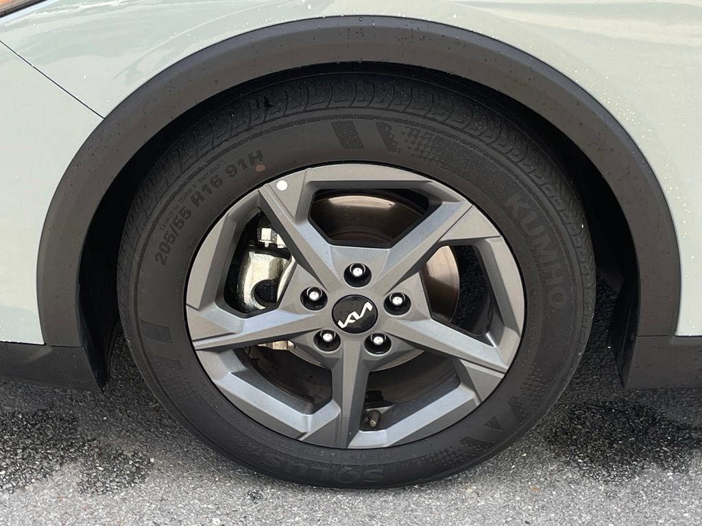 Used 2025 Kia K4 FWD image 31
