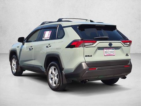 Used 2021 Toyota RAV4 XLE w/ Convenience Package AWD/4WD image 8
