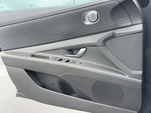 Used 2022 Hyundai Elantra SEL image 5