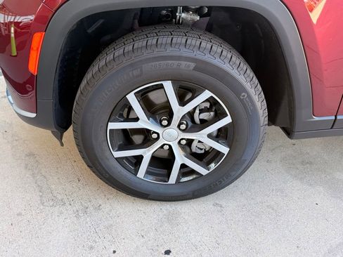 Certified 2025 Jeep Grand Cherokee L Limited w/ Luxury Tech Group II image 36