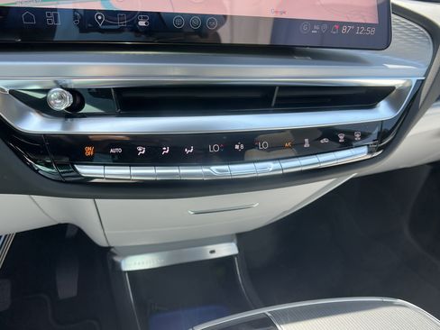 New 2025 Cadillac Lyriq Luxury image 30