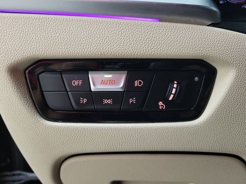 Used 2020 BMW 330i Sedan w/ Convenience Package image 31