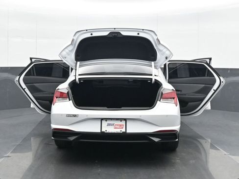 Used 2022 Hyundai Elantra Limited image 25