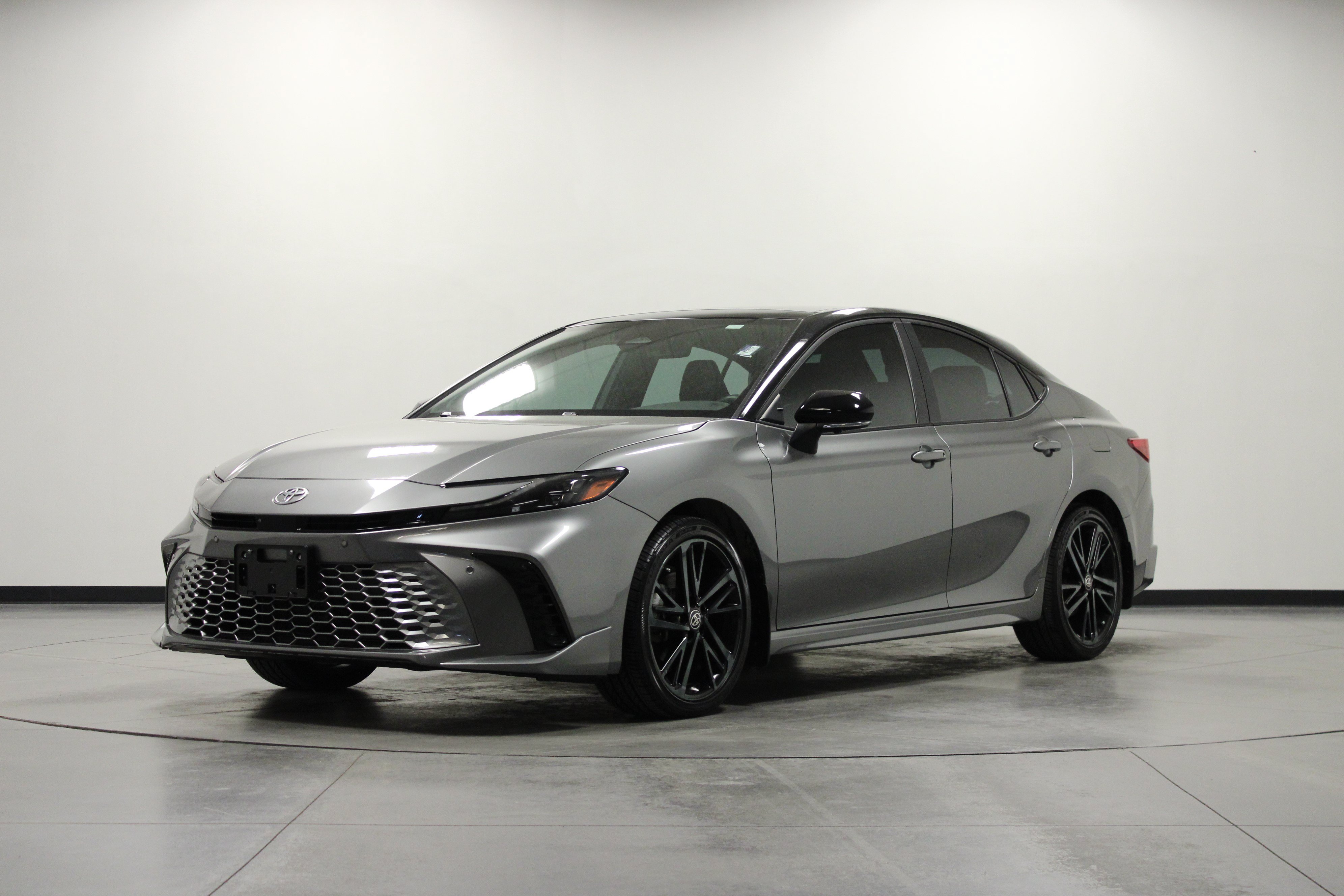 Used 2025 Toyota Camry XSE AWD/4WD image 8