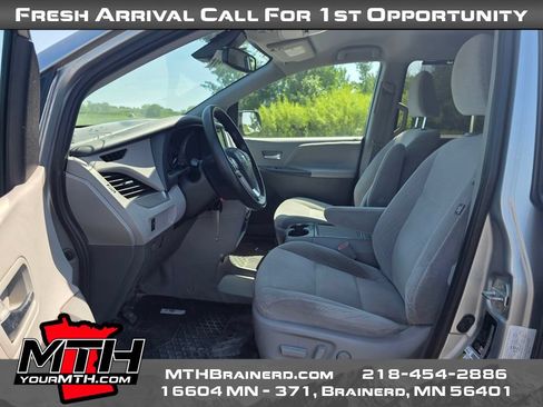 Used 2020 Toyota Sienna LE FWD image 9