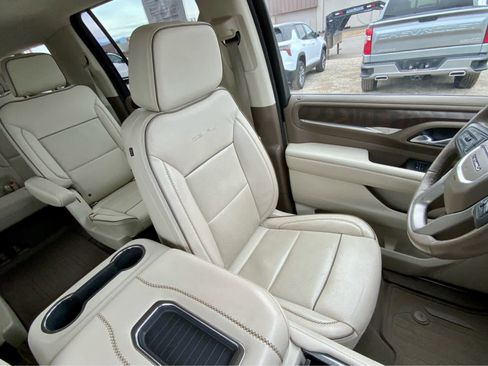 Used 2021 GMC Yukon XL Denali w/ Denali Premium Package image 30