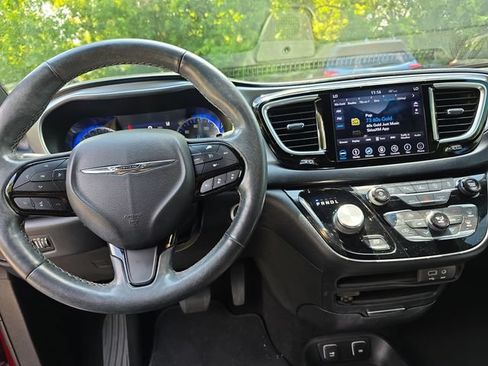 Used 2019 Chrysler Pacifica Touring-L w/ Advanced Safetytec Group FWD image 13