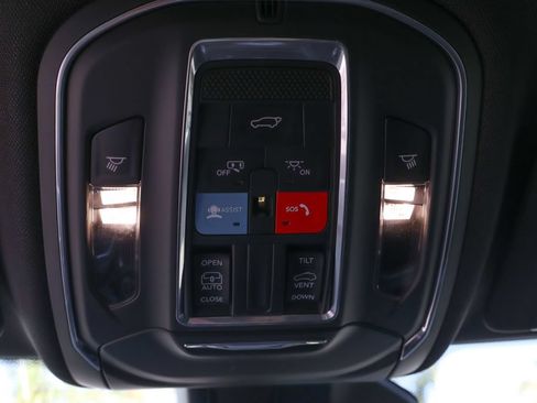 Used 2024 Jeep Grand Cherokee Altitude RWD image 23