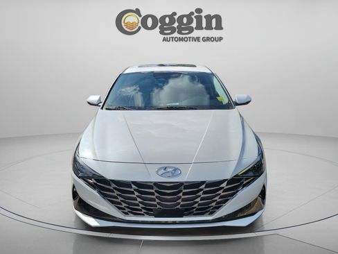 Used 2022 Hyundai Elantra Limited FWD image 5