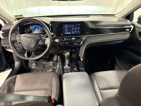 Used 2025 Toyota Camry LE FWD image 4