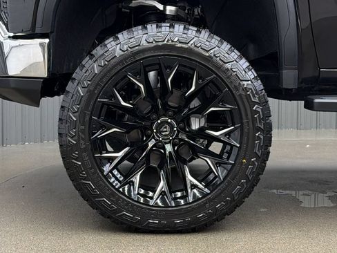 Used 2026 GMC Sierra 1500 SLT AWD/4WD image 10
