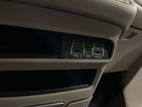 Used 2024 Chrysler Pacifica Touring-L FWD image 30