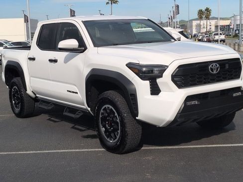 Used 2025 Toyota Tacoma TRD Off-Road image 3
