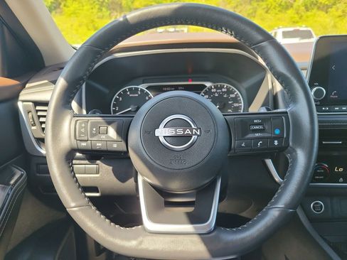 Used 2023 Nissan Rogue SV w/ SV Premium B Package FWD image 12