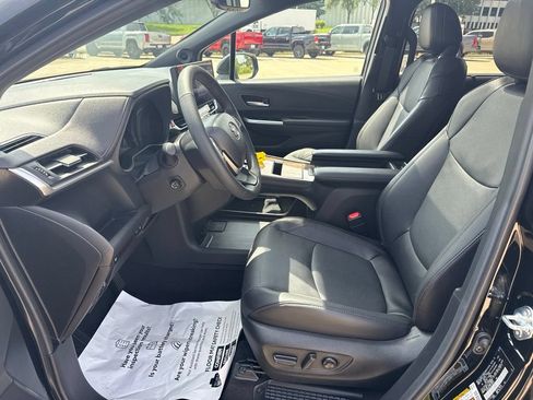 Certified 2025 Toyota Sienna Limited AWD/4WD image 7
