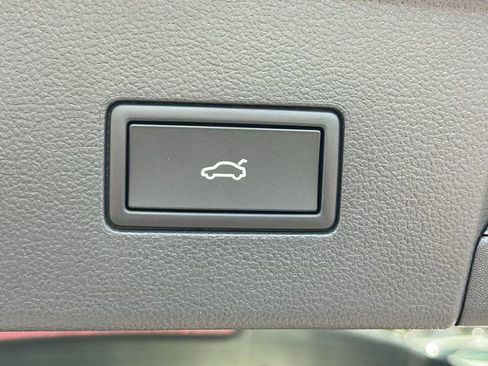 New 2025 Volkswagen Atlas SEL Premium R-Line image 32