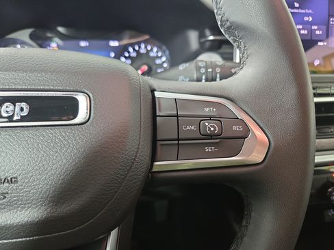 Used 2024 Jeep Compass Latitude AWD/4WD image 16
