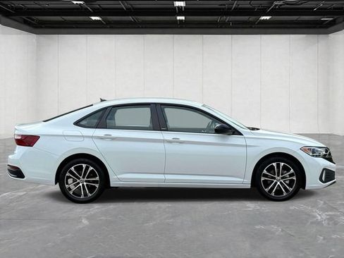 Used 2024 Volkswagen Jetta Sport FWD image 6