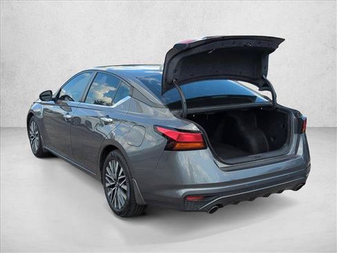 Used 2024 Nissan Altima 2.5 SV w/ SV Premium Package FWD image 10