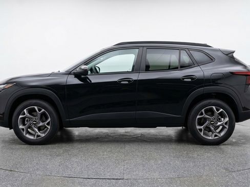 Used 2025 Chevrolet Trax LT w/ LT Convenience Package FWD image 5