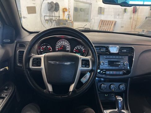 Used 2014 Chrysler 200 Limited w/ 200 S V6 Premium Group image 22