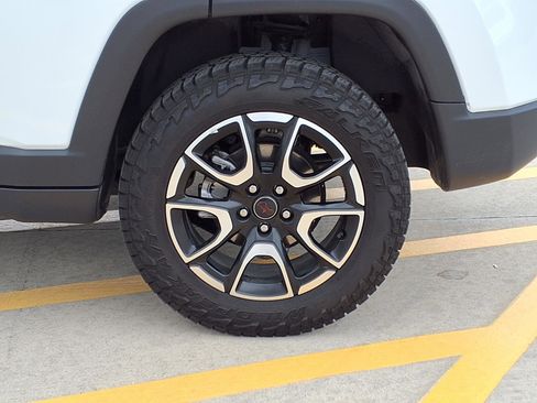Used 2025 Jeep Compass Trailhawk AWD/4WD image 9