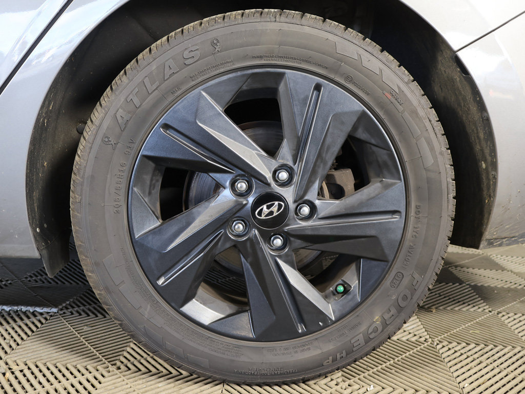 Used 2022 Hyundai Elantra Blue FWD image 19