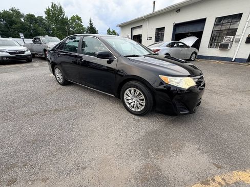 Used 2012 Toyota Camry LE FWD image 17