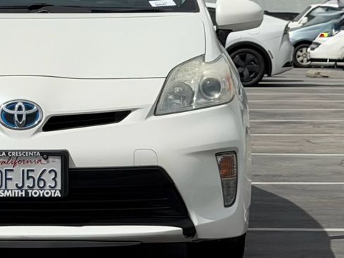 Used 2014 Toyota Prius Three w/ Solar Roof Package image 11