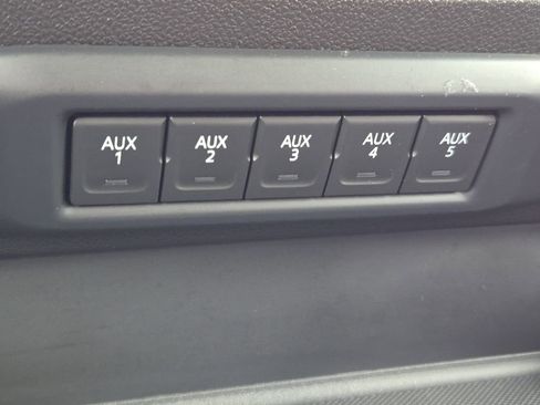 Used 2025 GMC Sierra 3500 SLT w/ SLT Convenience Package image 29