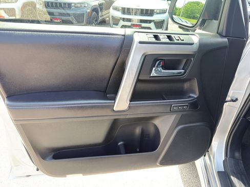 Used 2018 Toyota 4Runner Limited AWD/4WD image 12