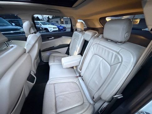 Used 2016 Lincoln MKX Reserve w/ Technology Package FWD image 40