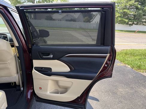 Used 2014 Toyota Highlander Limited AWD/4WD image 11