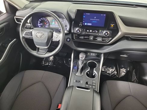Used 2023 Toyota Highlander LE FWD image 15
