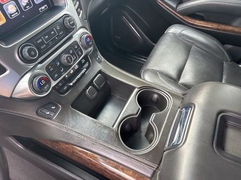 Used 2020 Chevrolet Suburban LT RWD image 25