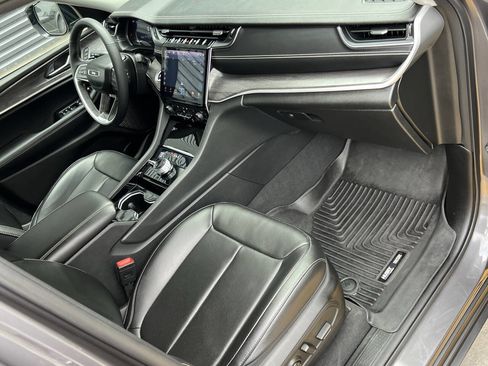 Used 2023 Jeep Grand Cherokee L Limited w/ Luxury Tech Group II image 24