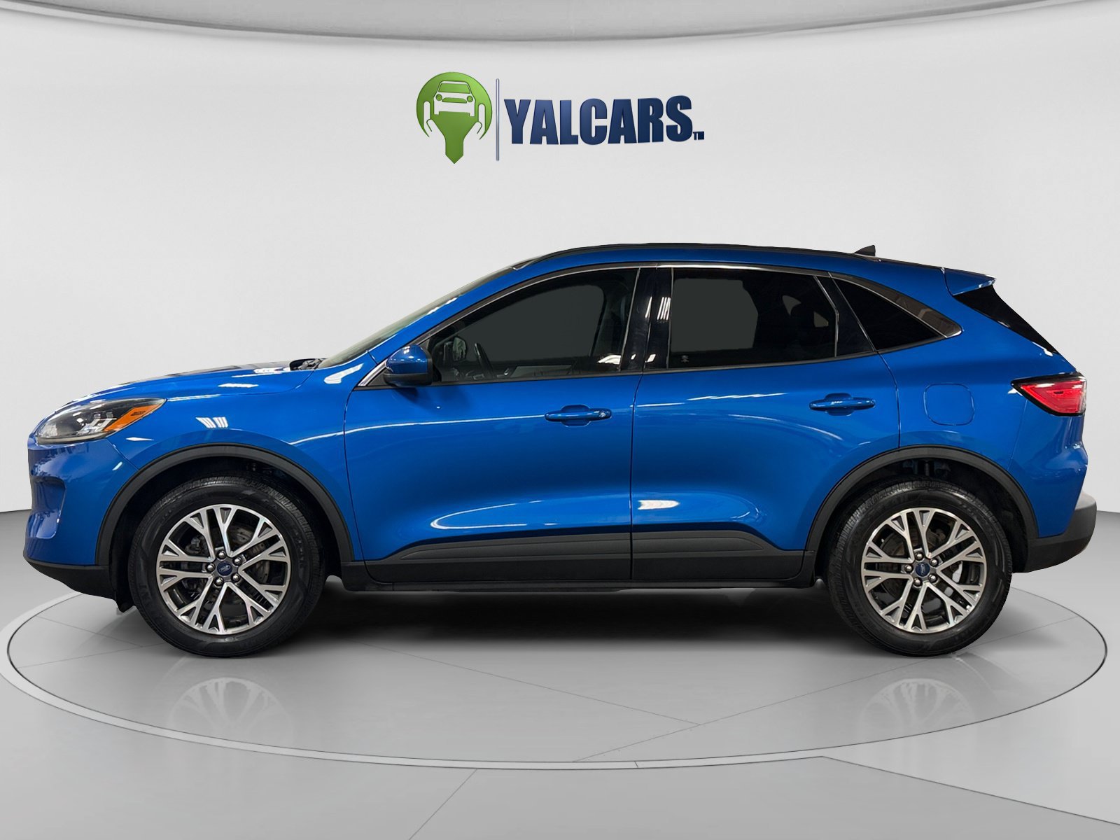 Used 2021 Ford Escape SEL w/ Technology Package AWD/4WD image 2