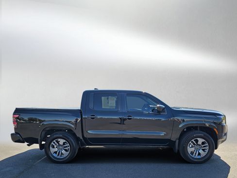 Used 2025 Nissan Frontier SV AWD/4WD image 6