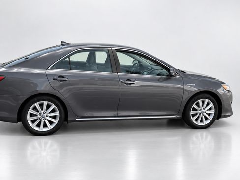 Used 2014 Toyota Camry XLE w/ Leather Package FWD image 5