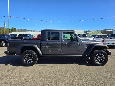 New 2025 Jeep Gladiator Rubicon w/ Convenience Group image 6