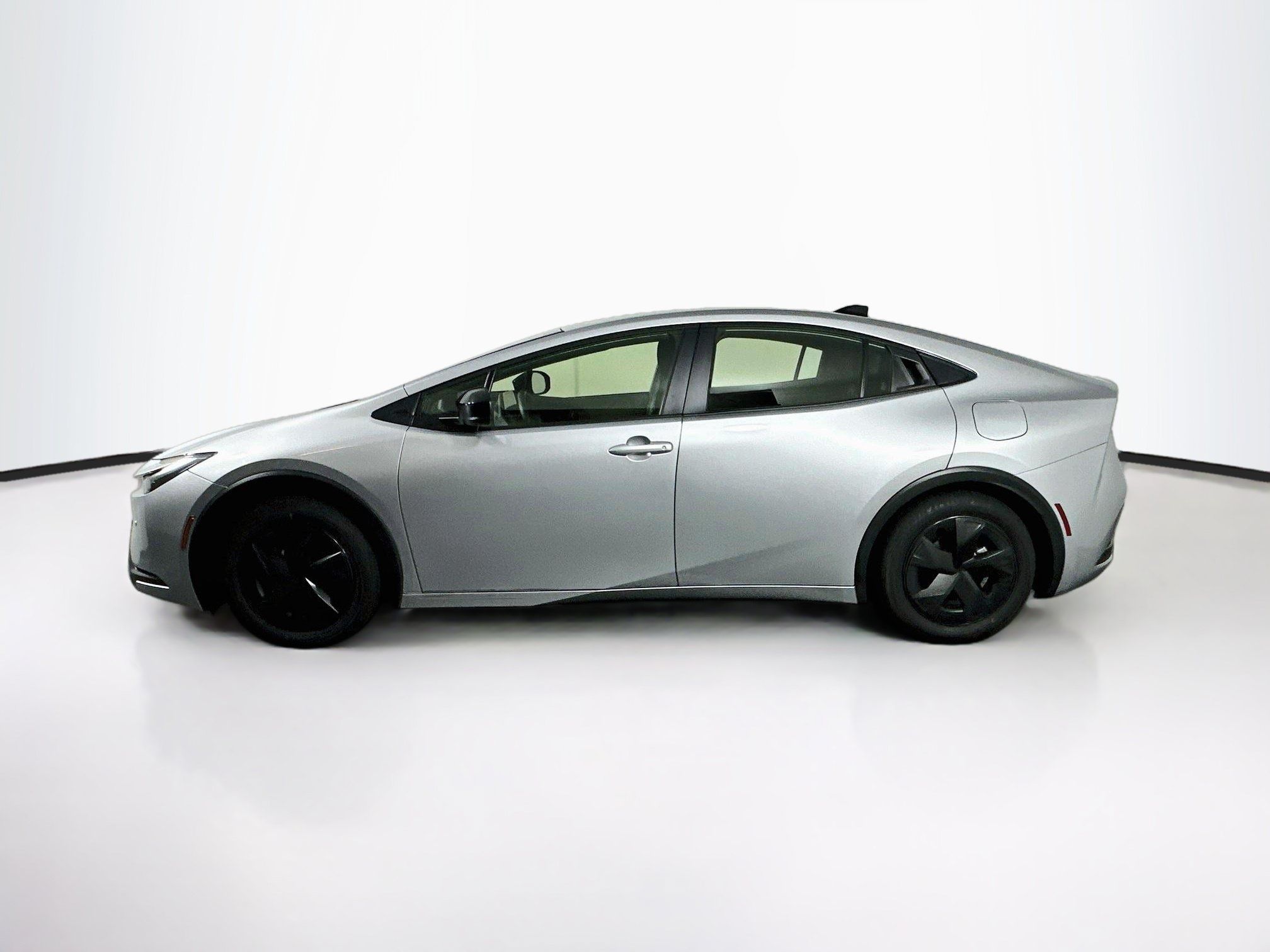 Used 2026 Toyota Prius LE FWD image 4