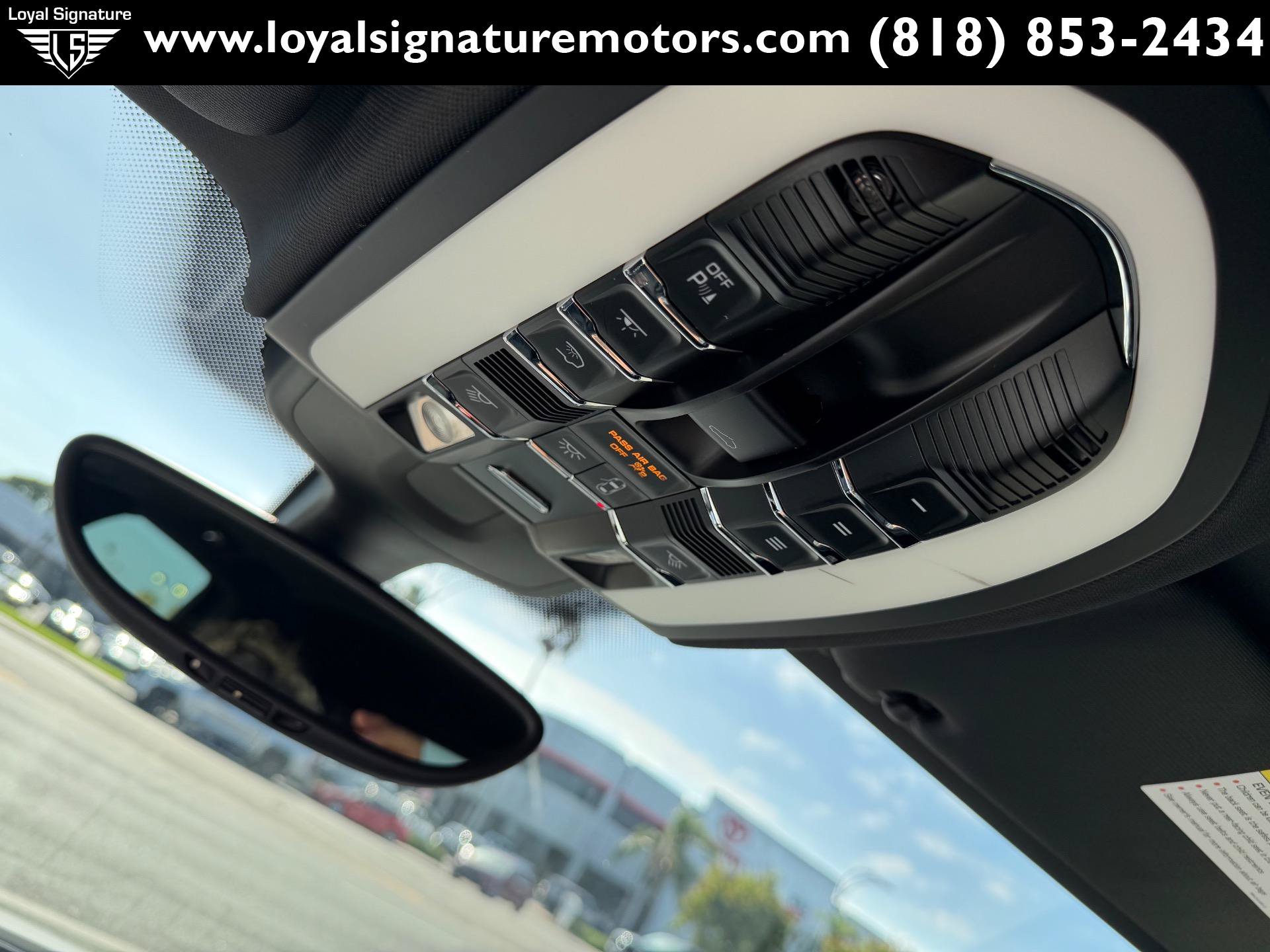 Used 2014 Porsche Cayenne Platinum Edition AWD/4WD image 32