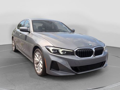 Used 2025 BMW 330i Sedan w/ Convenience Package RWD image 4