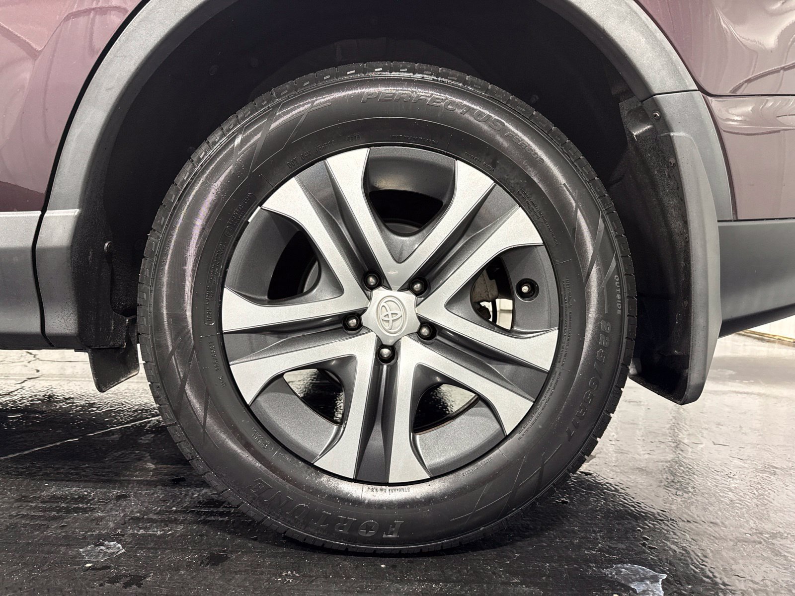 Used 2017 Toyota RAV4 LE AWD/4WD image 10