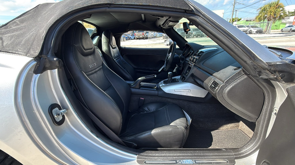 Used 2008 Saturn Sky Red Line RWD image 35